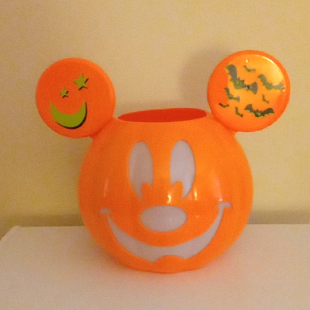RETIRED 2020 Disney Store Mickey Mouse Halloween pumpkin w/glow features